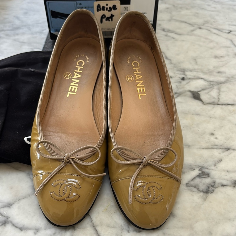 CHANEL patent calfskin ballerina  flats size 37 in beige pat - Picture 2 of 16